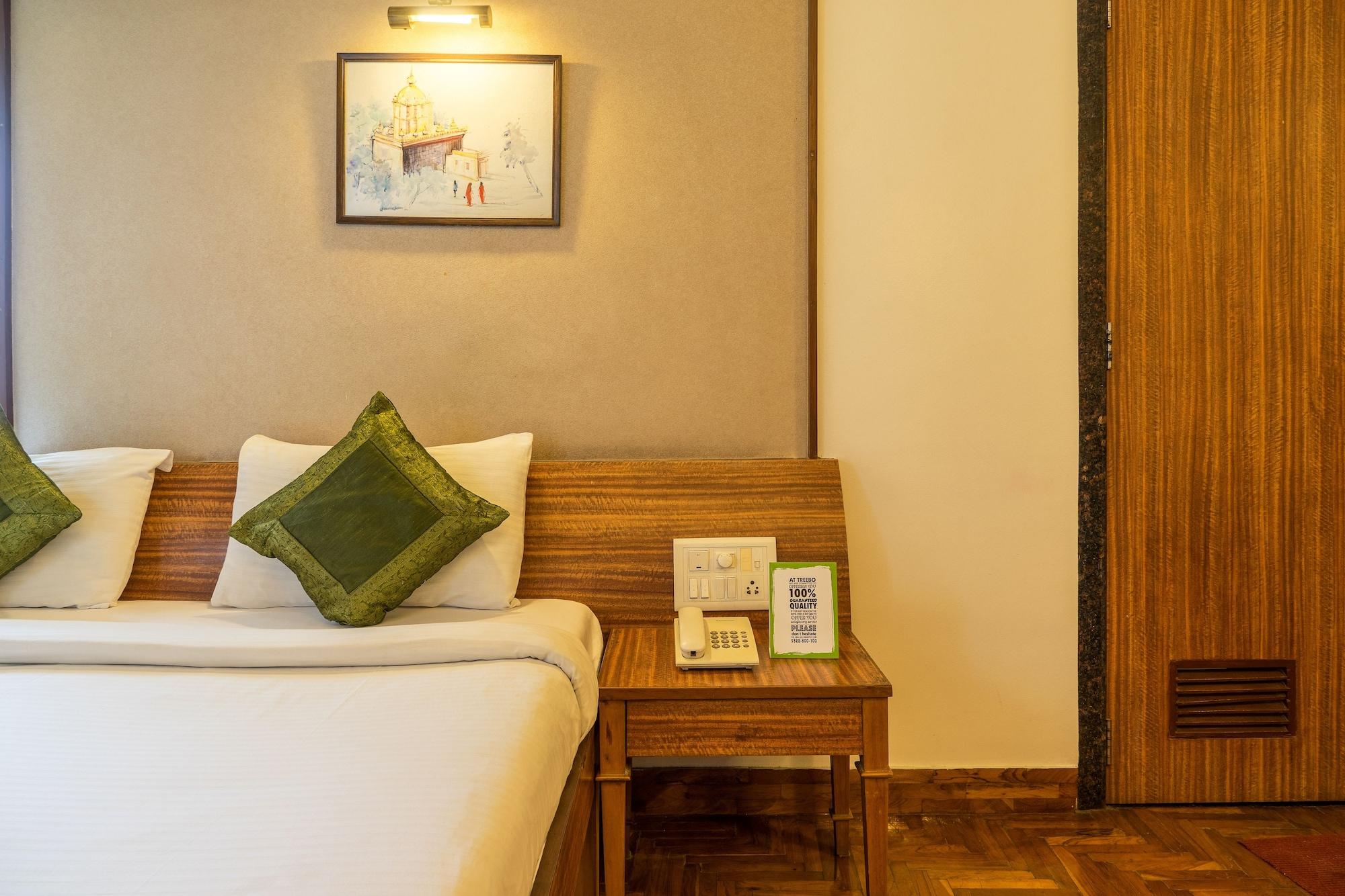 Treebo Trend Sahara Hotel Pune Bagian luar foto