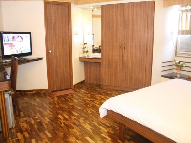 Treebo Trend Sahara Hotel Pune Bagian luar foto