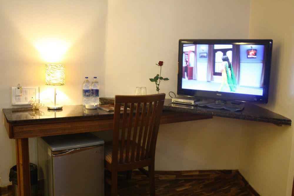 Treebo Trend Sahara Hotel Pune Bagian luar foto