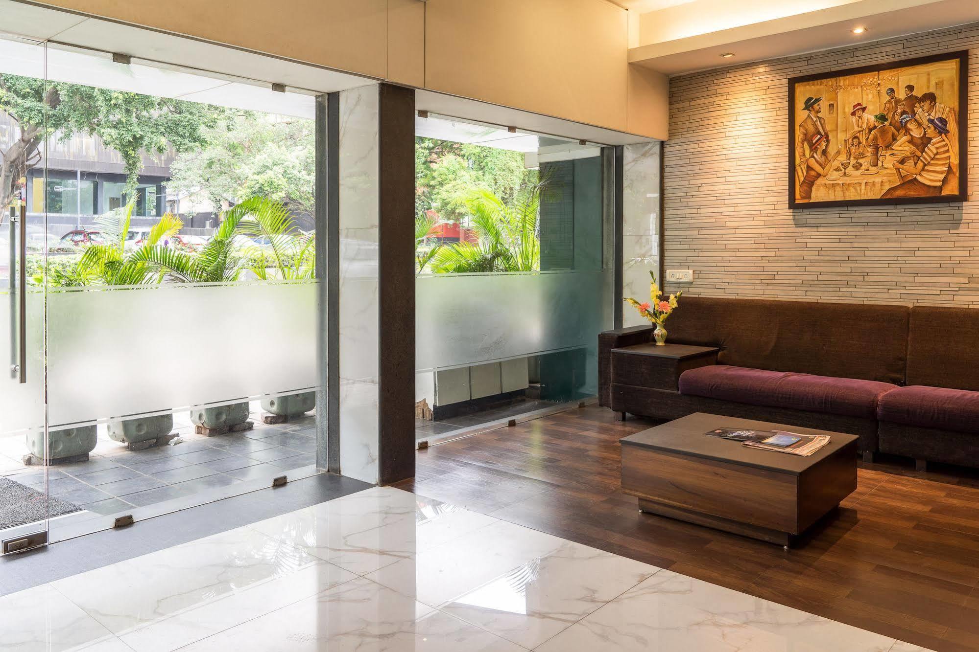 Treebo Trend Sahara Hotel Pune Bagian luar foto
