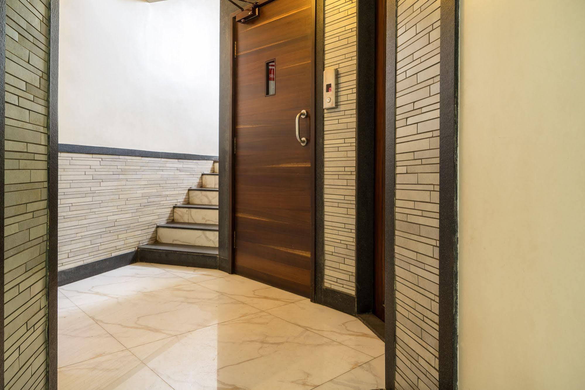 Treebo Trend Sahara Hotel Pune Bagian luar foto